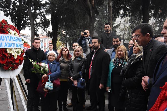 AKP'nin İzmir adayı Nihat Zeybekci Zübeyde Hanım'ın kabri başında