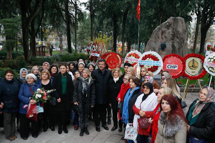 AKP'nin İzmir adayı Nihat Zeybekci Zübeyde Hanım'ın kabri başında