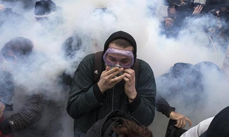 Yunanistan'da öğretmenlere polis müdahalesi