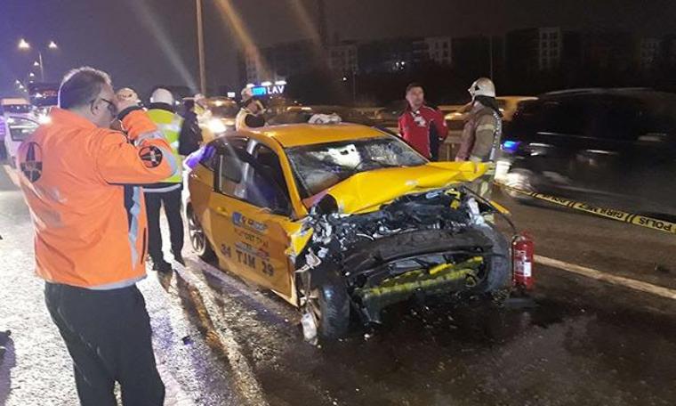 İstanbul'da trafik kazası: Taksici yaşamını yitirdi