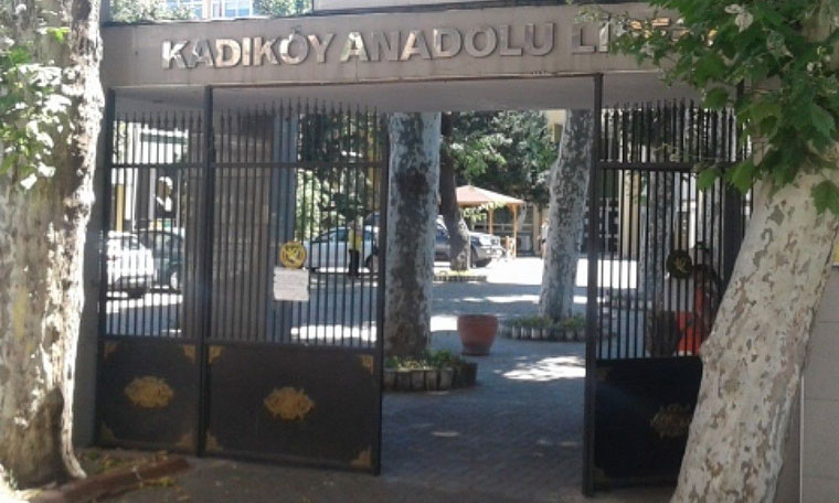 Kadıköy Anadolu Lisesi'nde 'mahrem görüntü' skandalı!