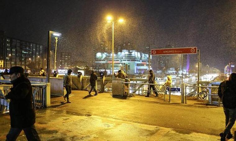 İstanbul'da beklenen kar yağışı başladı (15.01.2019)