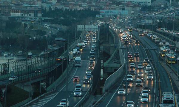 Haliç Köprüsü'ndeki kaza trafik yoğunluğuna neden oldu