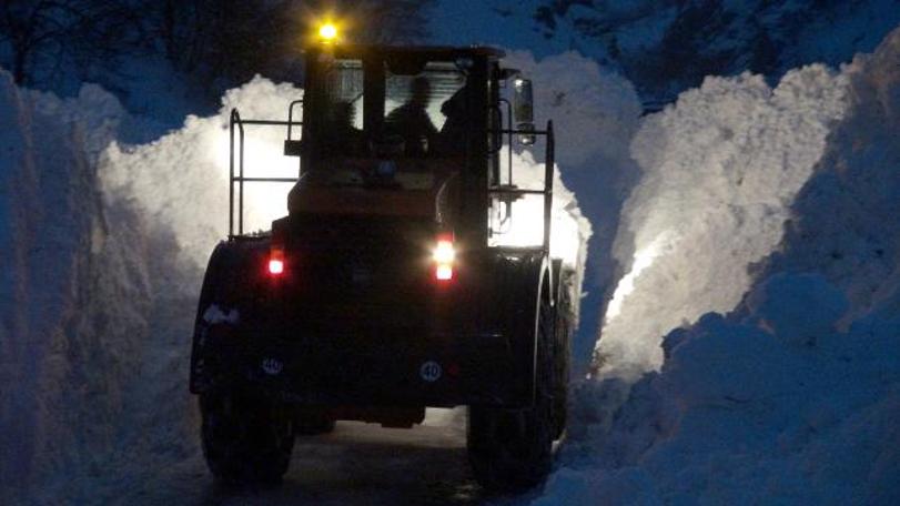 Çığ yüzünden mahsur kalan 301 kişi kurtarıldı