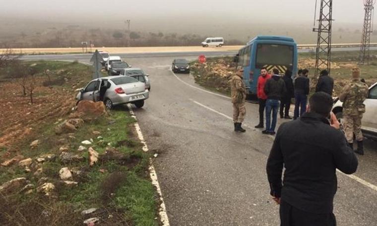 Düğün tarihini belirlemeye giden aile kaza yaptı: 5 yaralı