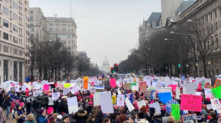 ABD’de binlerce kadın, Donald Trump’ı protesto etti