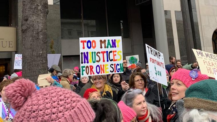 ABD’de binlerce kadın, Donald Trump’ı protesto etti