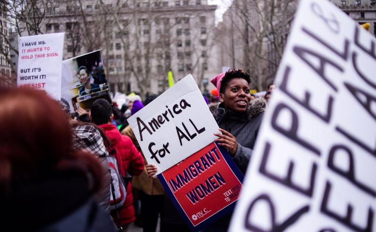 ABD’de binlerce kadın, Donald Trump’ı protesto etti