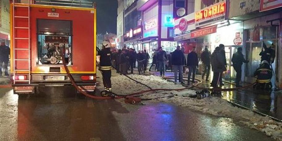 5 katlı pasajda yangın: 10 dükkan kullanılamaz halde