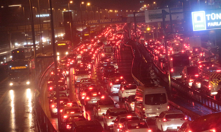 İstanbul'da trafik yoğunluğu yüzde 70’in üzerine çıktı