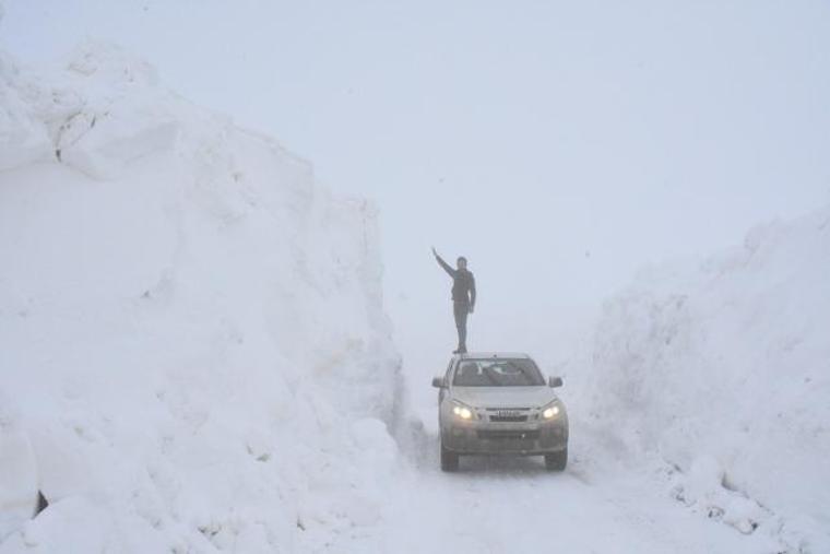 Şırnak'ta 7 metrelik kar