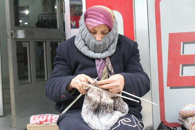 19 dairesi, 9 otomobili vardı şimdi bir odaya muhtaç