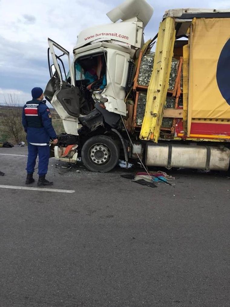 Biga'da TIR'lar çarpıştı: 1 ölü