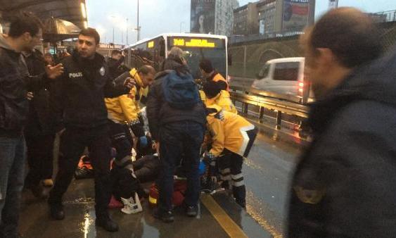 Metrobüsün çarptığı yaya yaşamını yitirdi!