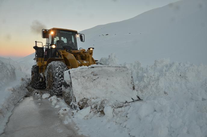 Hakkari'de kar kalınlığı 4 metreyi buldu