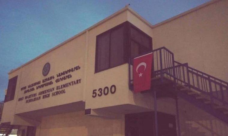 Los Angeles'ta iki Ermeni okuluna Türk bayrakları asıldı, polis soruşturma başlattı