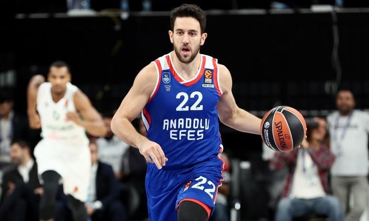 Anadolu Efes, Bayern Münih'i farklı devirdi