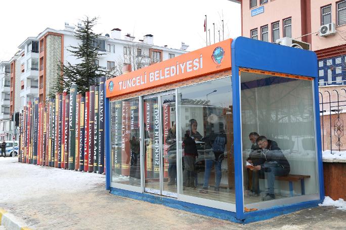 Tunceli'de klimalı otobüs durakları kuruldu