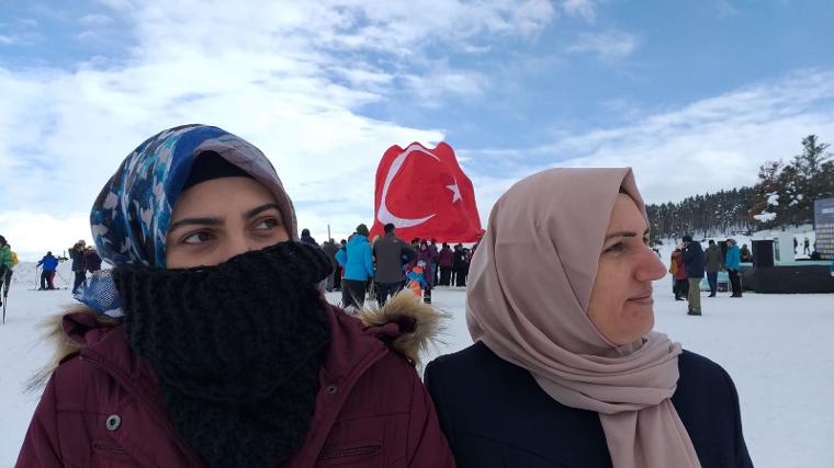 Şehit Mehmetçikler'in kardan heykellerine yoğun ilgi