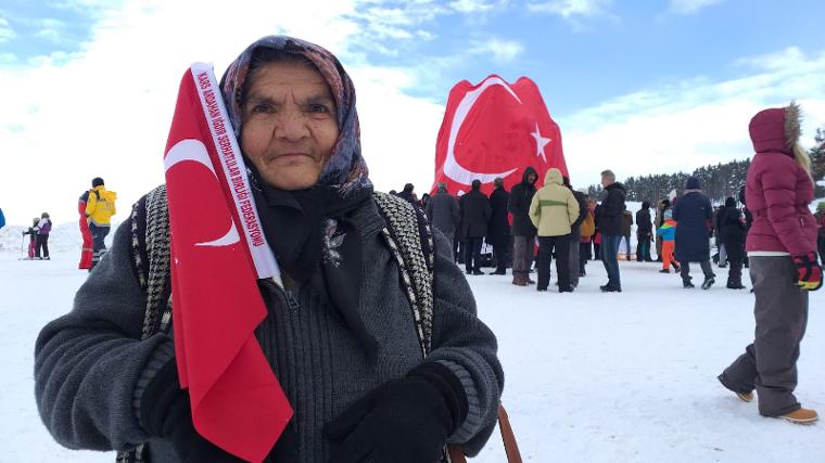 Şehit Mehmetçikler'in kardan heykellerine yoğun ilgi