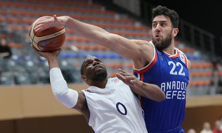 Efes deplasmanda rahat galip