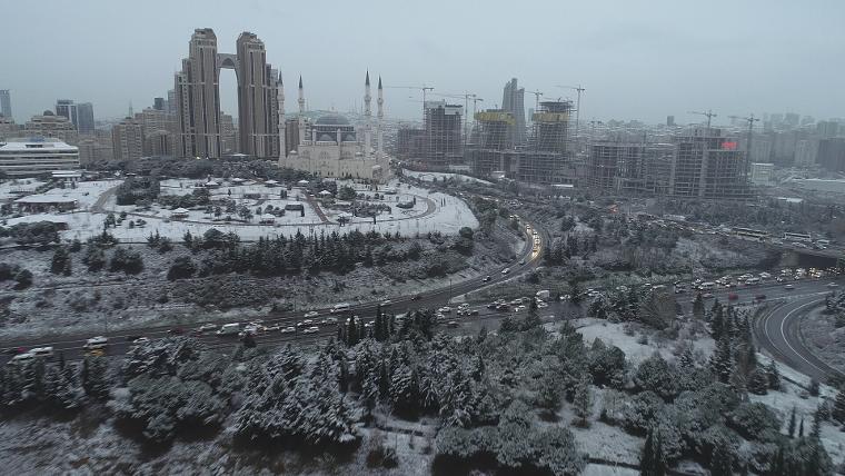 İstanbul’u kaplayan beyaz örtü havadan görüntülendi