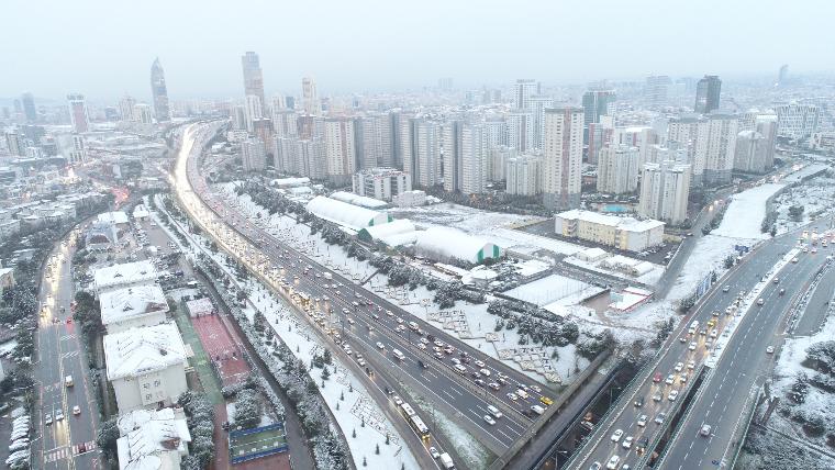 İstanbul’u kaplayan beyaz örtü havadan görüntülendi