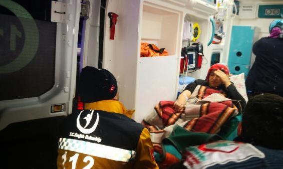 Anne adayı ambulansta doğum yaptı