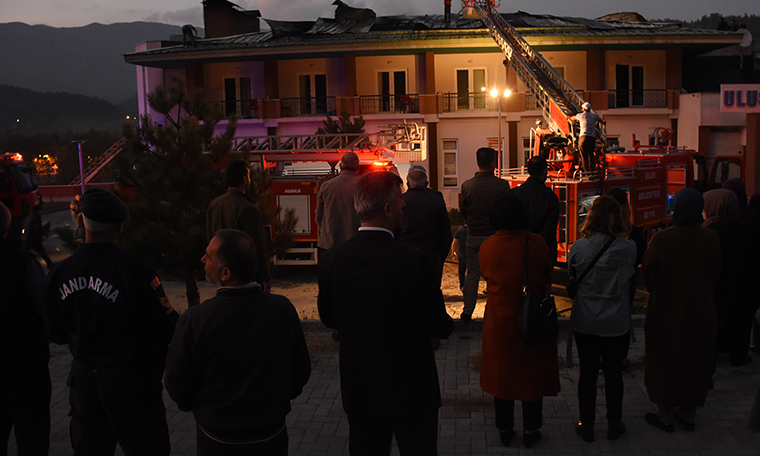 Bartın'da otelde yangın: 2 itfaiyeci yaralandı