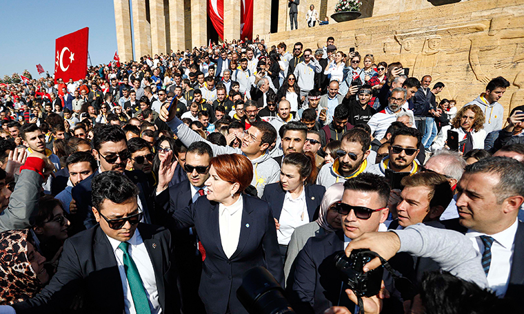 Akşener gençlere seslendi: Artık zaman sizin zamanınızdır