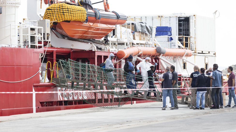 Ocean Viking: 104 göçmen 12 gün sonra karaya ulaşabildi