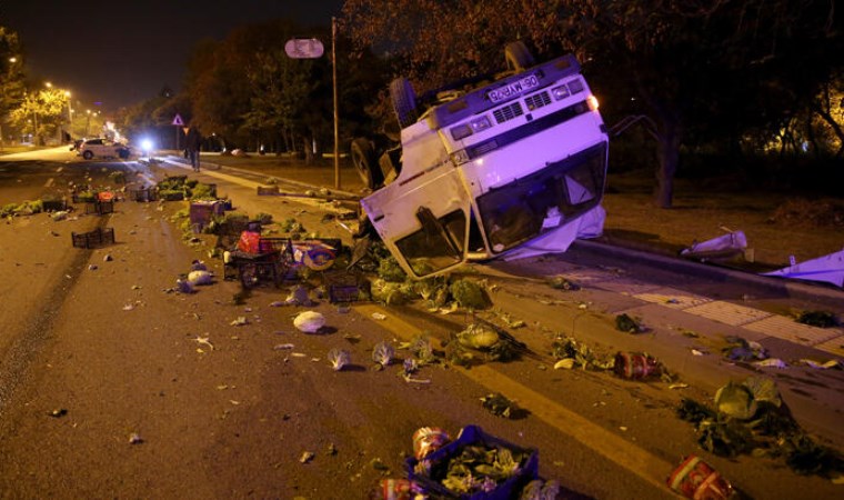 Ankara'da otomobil ile kamyonet çarpıştı: 2 yaralı