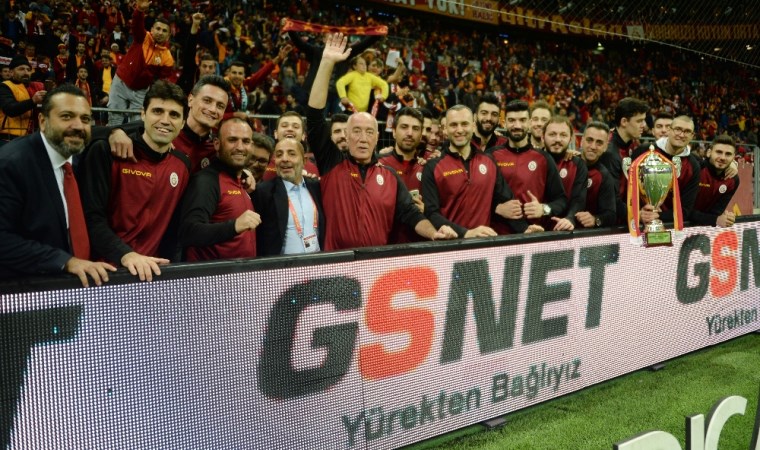 Derbi galibi voleybolculara alkış!