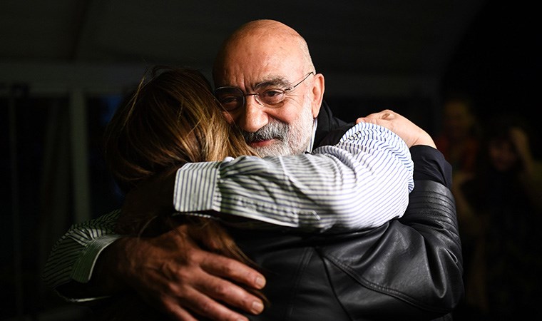 Hakkında yakalama kararı verilen Ahmet Altan gözaltına alındı