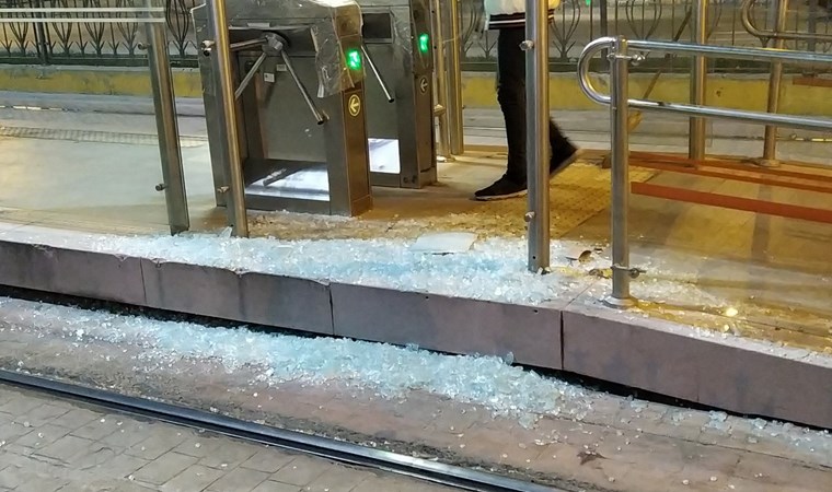 Beyoğlu’nda 7 yaşındaki çocuk tramvay ile peron arasına sıkıştı