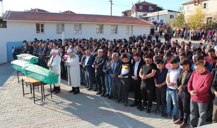 Sobadan zehirlenen çift ve torunları Hasret toprağa verildi