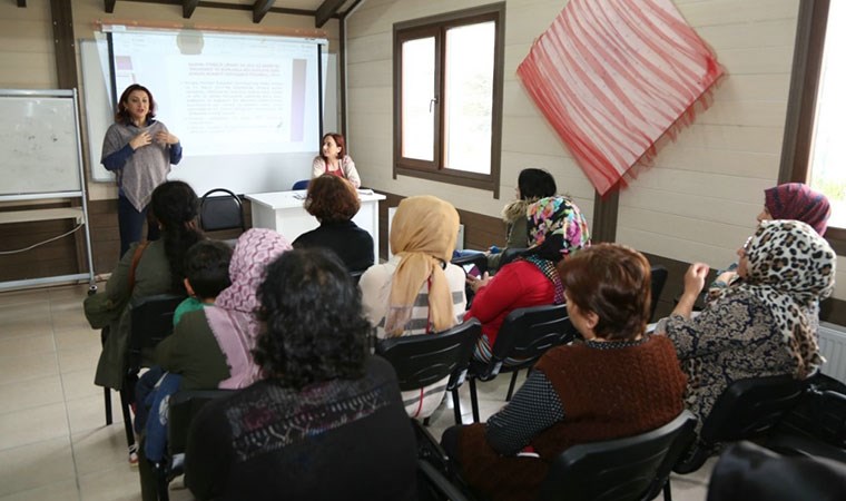 Kitle örgütleri kadınlara haklarını anlatıyor