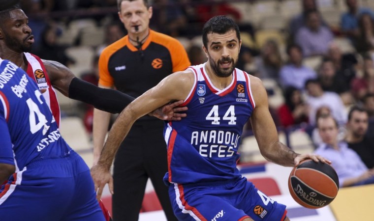 Sirtaki değil,zeybek; Anadolu Efes Pire’de coştu