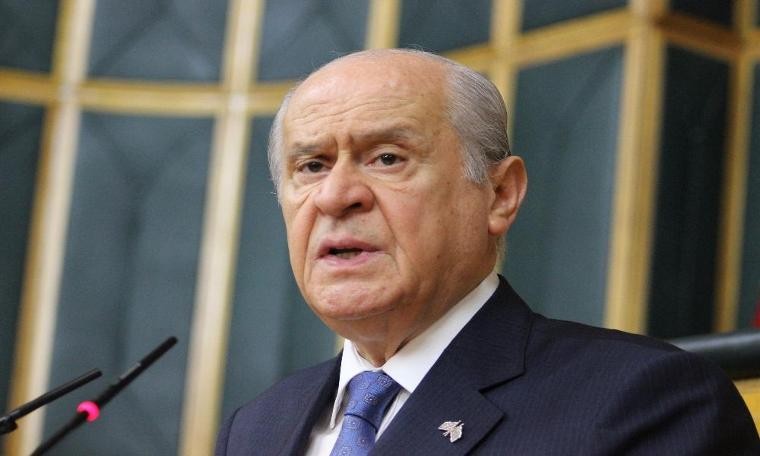 Bahçeli'ye silah hediye edildi