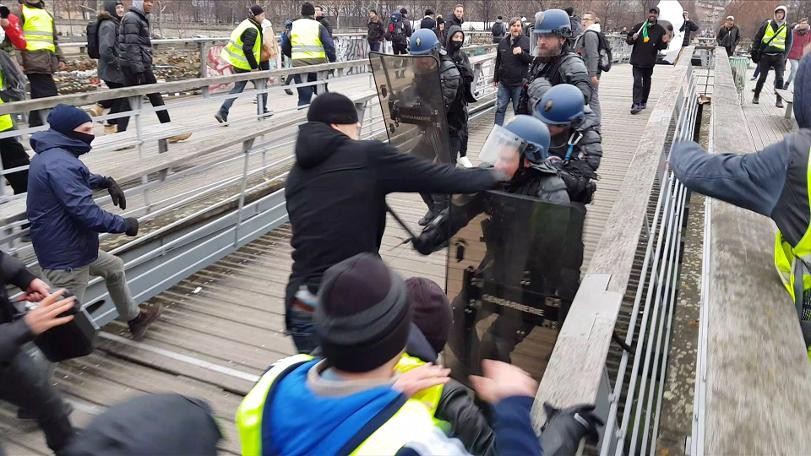 Polisleri döven boksörün cezası belli oldu