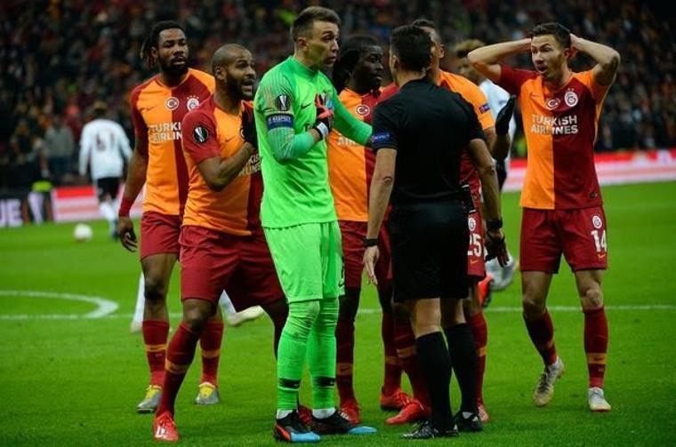 Muslera’dan penaltı isyanı