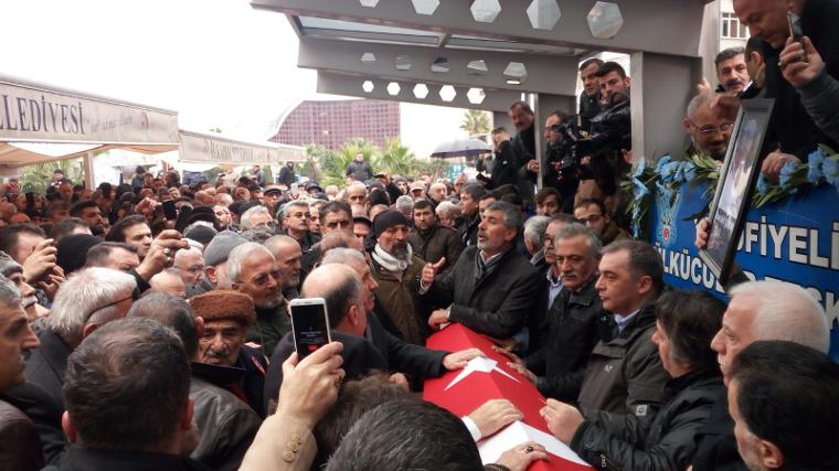 Ozan Arif'in cenazesinde dikkat çeken iki isim (16.02.2019)