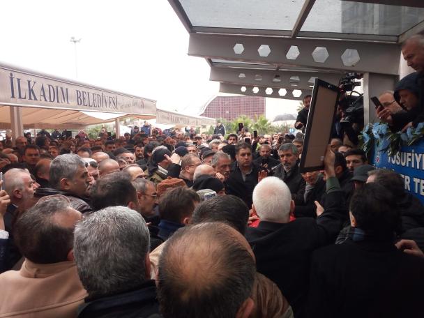 Ozan Arif'in cenazesinde dikkat çeken iki isim (16.02.2019)