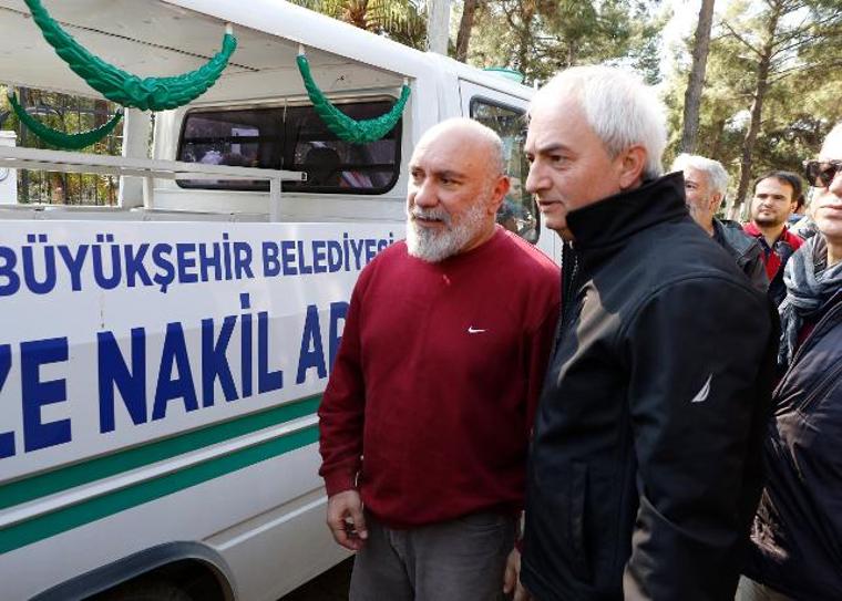 Mustafa Avkıran'ın acı günü... Babası Antalya’da toprağa verildi