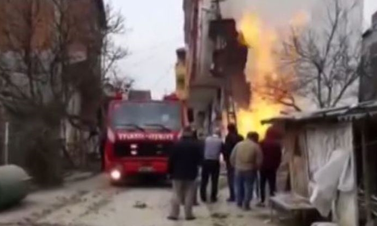 Arnavutköy'de kazı yapılırken doğal gaz borusu patladı