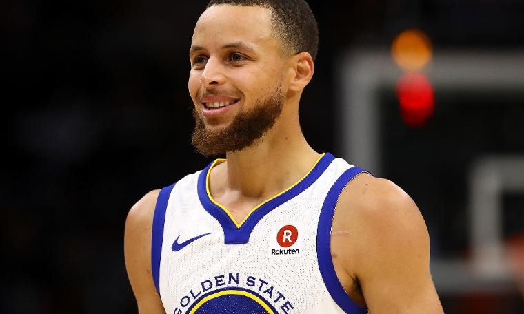 Curry, Warriors'a galibiyeti getirdi