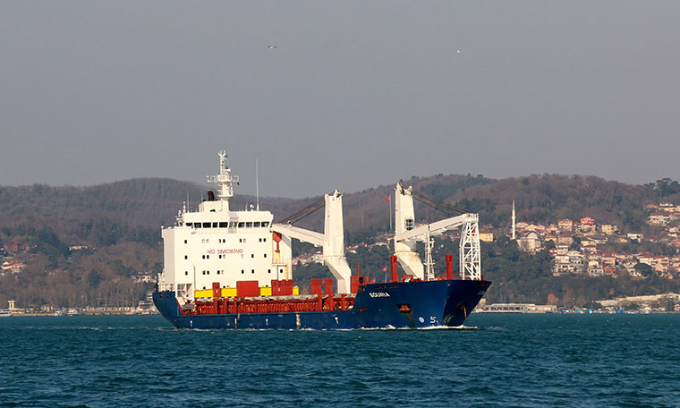 Suriye bayraklı gemi İstanbul Boğazı'ndan geçti