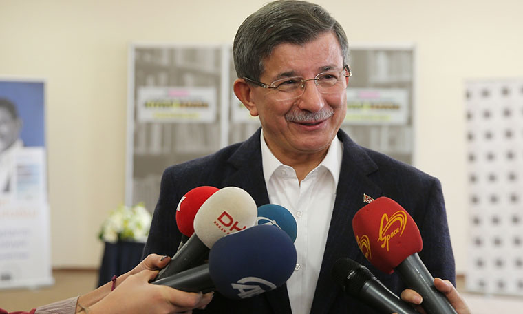 Davutoğlu'ndan 'yeni parti' lideri gibi 28 Şubat mesajı