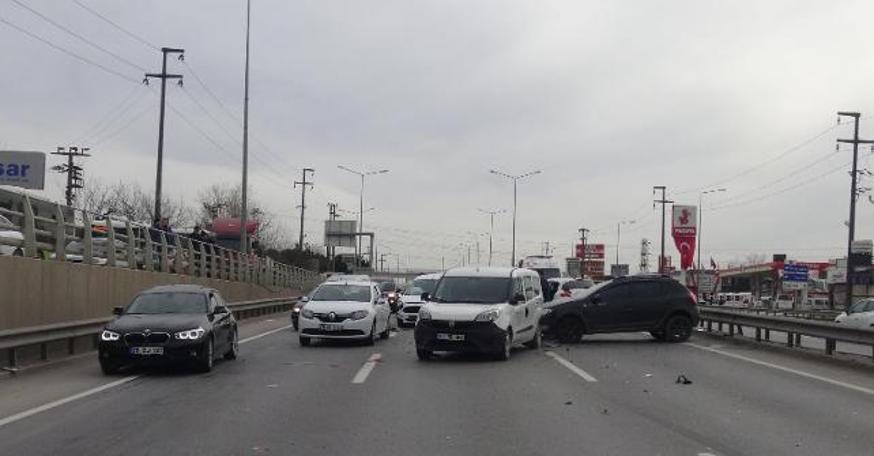 Gebze'de 6 araç çarpıştı: 5 yaralı