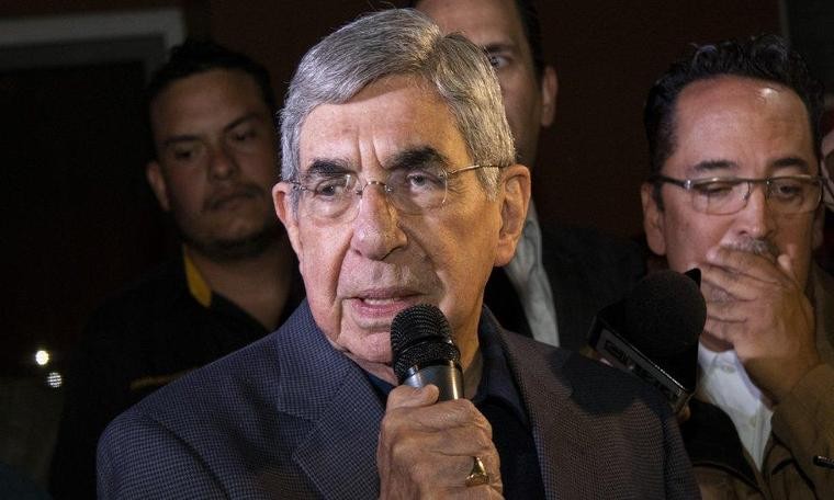 Nobel Barış Ödülü sahibi Oscar Arias'a tecavüz suçlaması